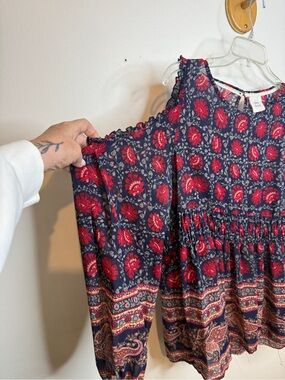 Knox Rose Navy and Red Floral Cold-Shoulder Blouse
